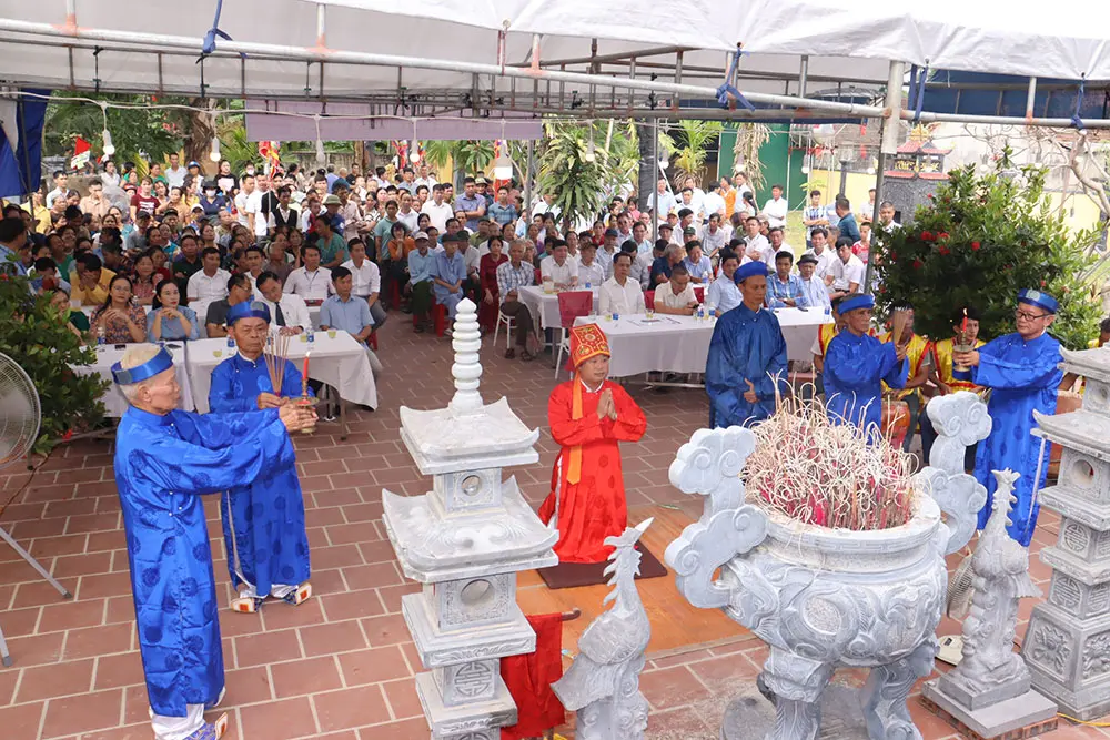 Khung cảnh lễ tế tại Lễ hội Đền Linh Kiếm