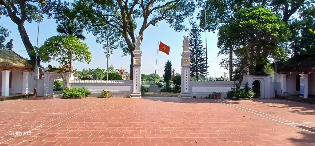 Sân đình làng Tốt Động.