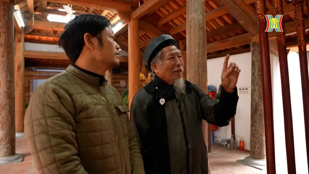 Nghệ nhân Nguyễn Viết Lợi và bố - nghệ nhân Nguyễn Viết Bảo