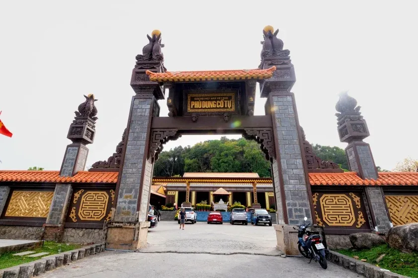 Cổng Chùa Phù Dung