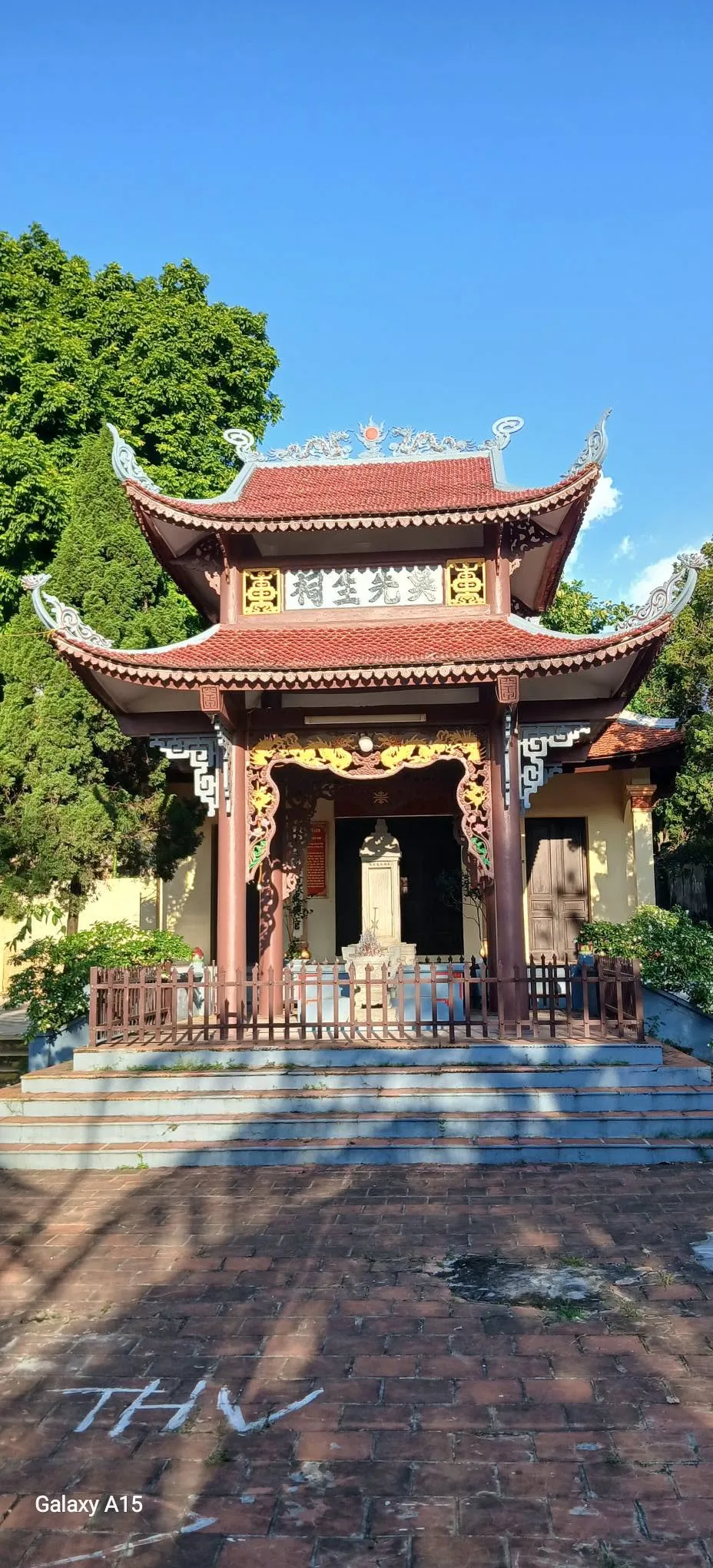 Đền thờ Danh nhân văn hóa Đại thần Sử Gia Ngô Sĩ Liên tại đình làng Ngọc Giả