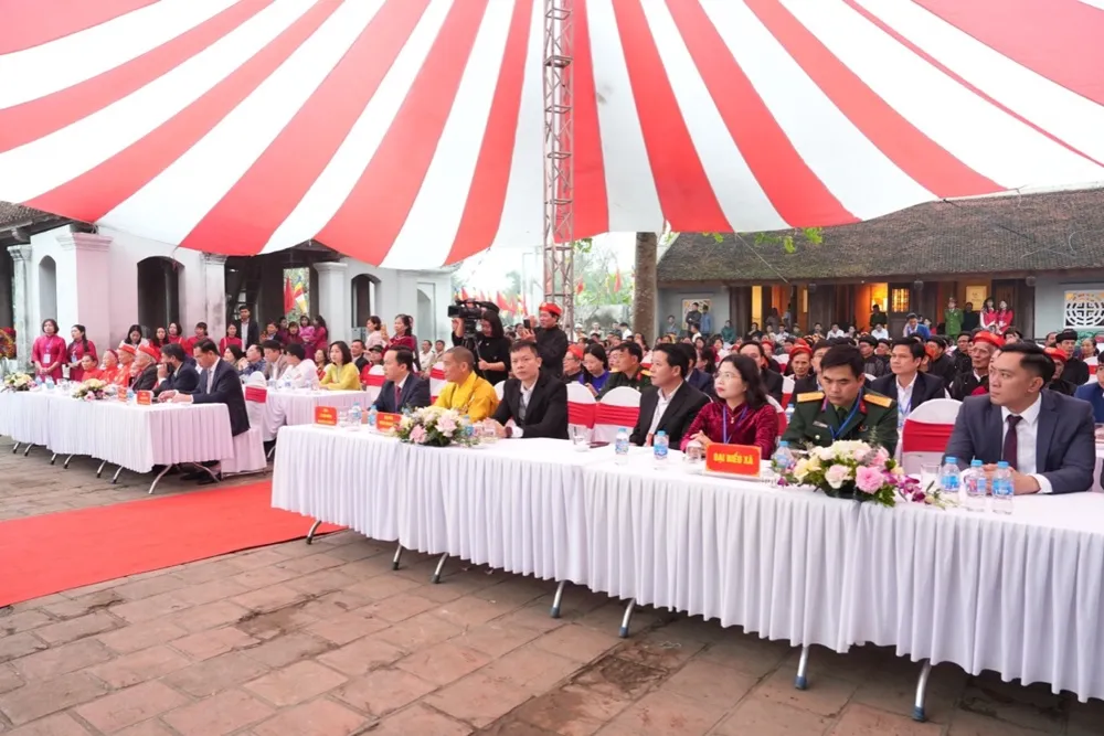 Các đại biểu dự khai mạc Hội chùa Đậu
