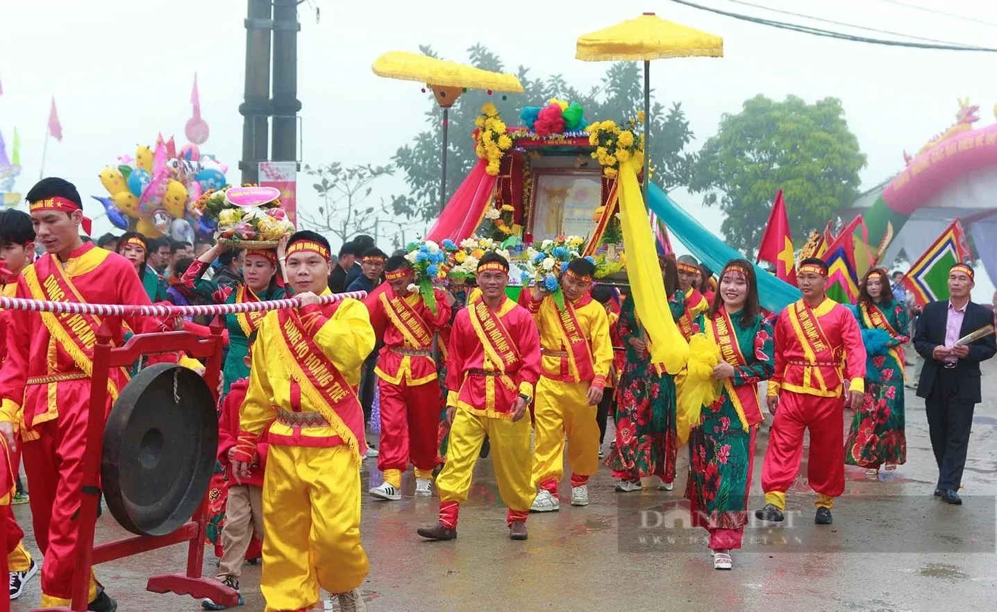 Lễ rước tại Lễ hội Đền Vạn Lộc