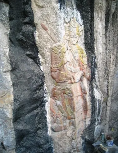 Phù điêu võ tướng Lê Trung Nghĩa tại Lăng quận Mãn