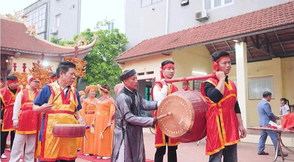 Đánh trống khai hội đình Hoàng Xá