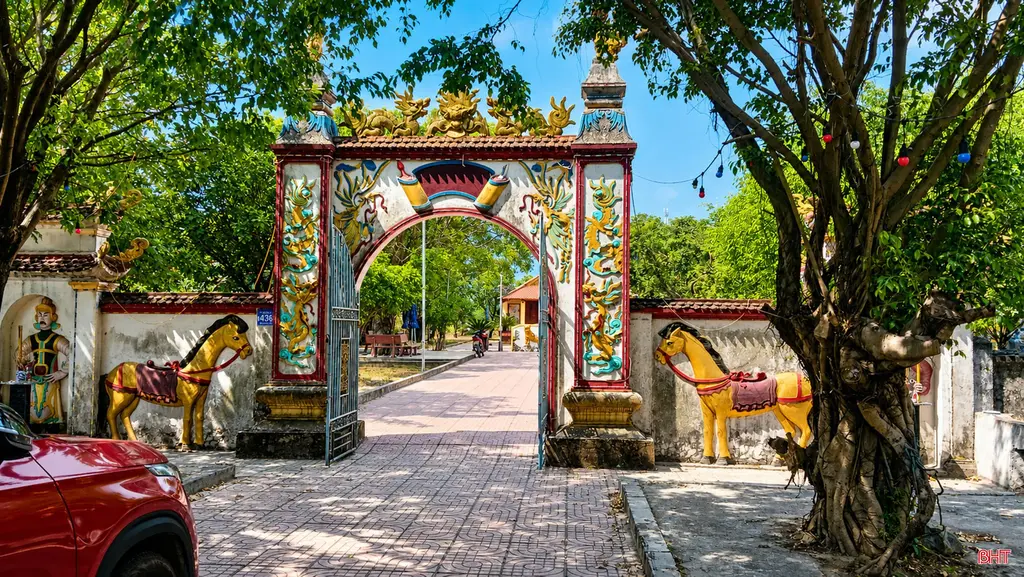 Cổng Đền thờ Lê Quảng Chí - Lê Quảng Ý
