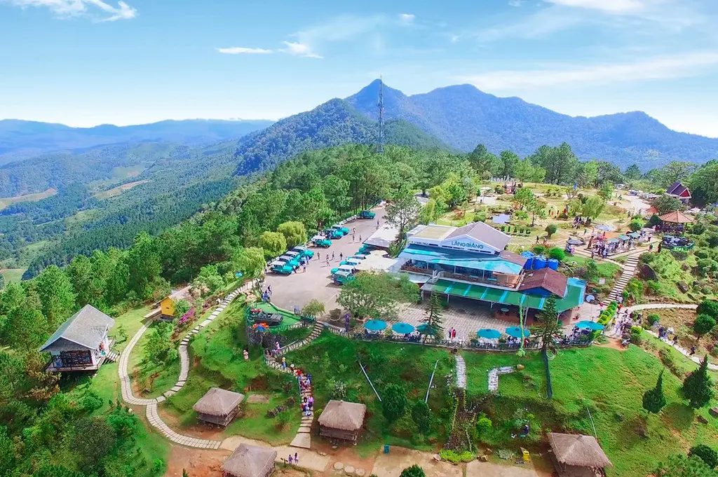 Đỉnh LangBiang nhìn từ trên cao