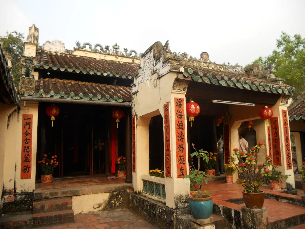 Khuôn viên Lăng Mạc Cửu