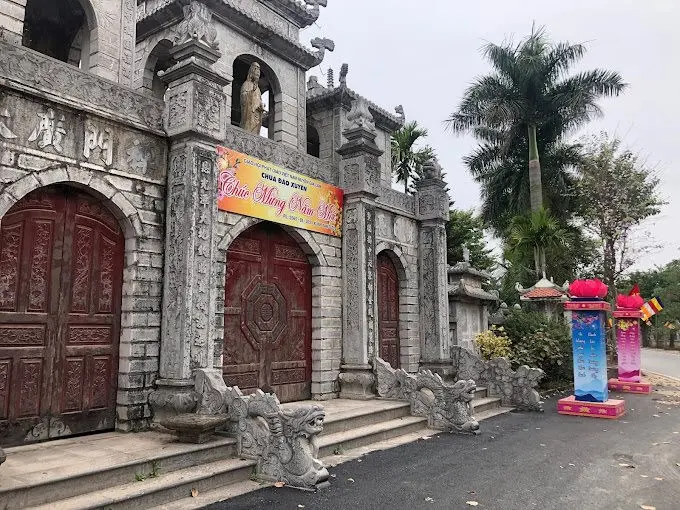 Cổng chùa Tào Xuyên