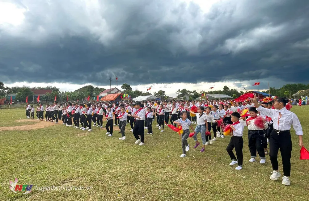 Quang cảnh Lễ Hội Hang Rú Ấm
