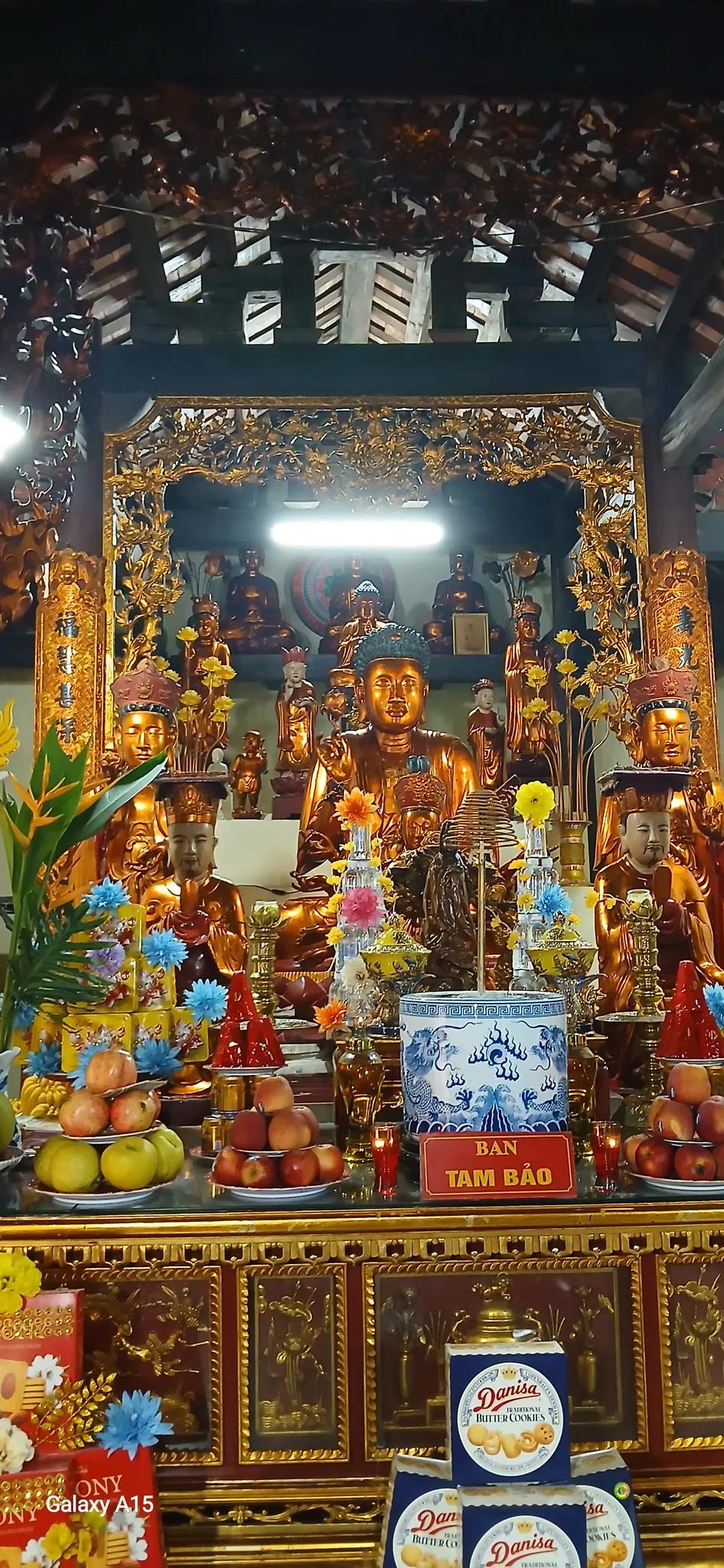 Ban Tam Bảo Chùa Trầm