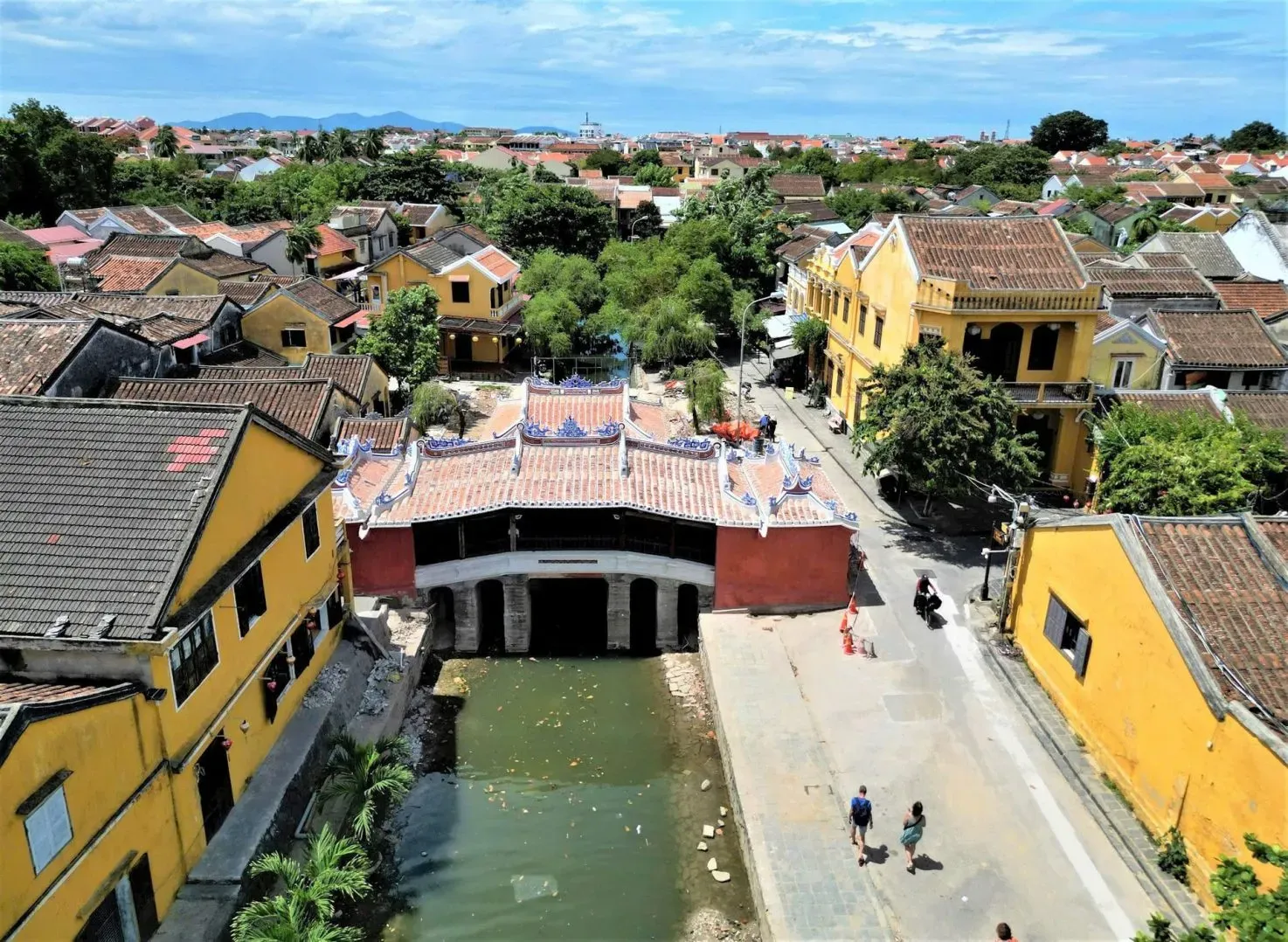 Chùa Cầu chụp từ trên cao