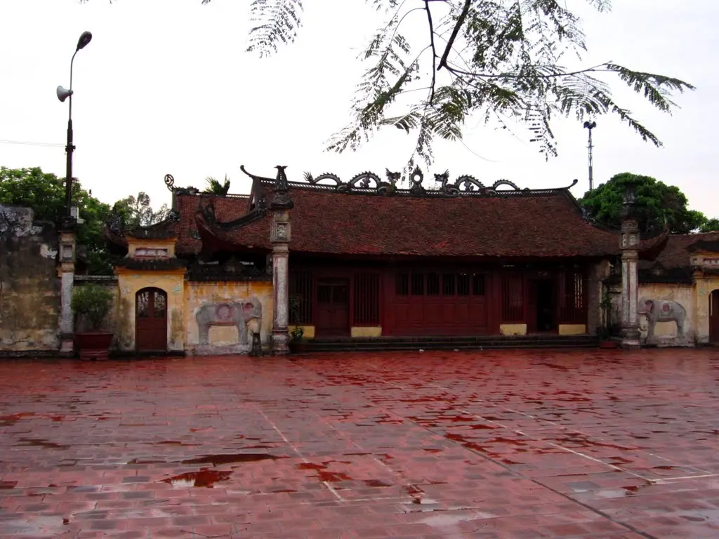 khuôn viên Đình Tiêu Long