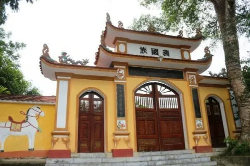 Cổng Đền thờ tướng quân Bùi Cảnh Khánh