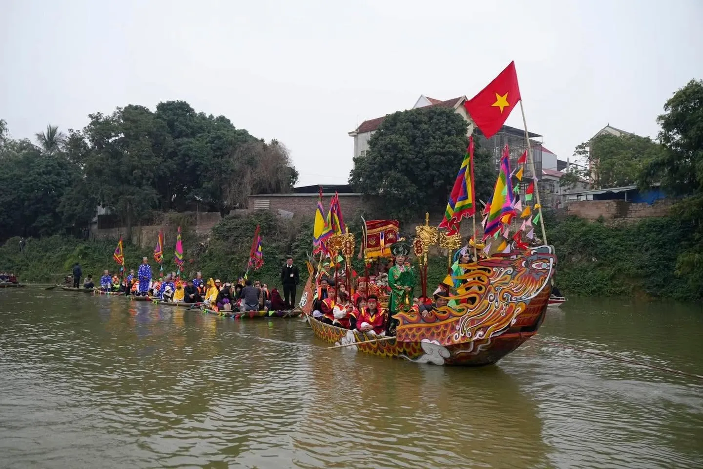 Đoàn thuyền rước tại Hội đình Bùi Xá