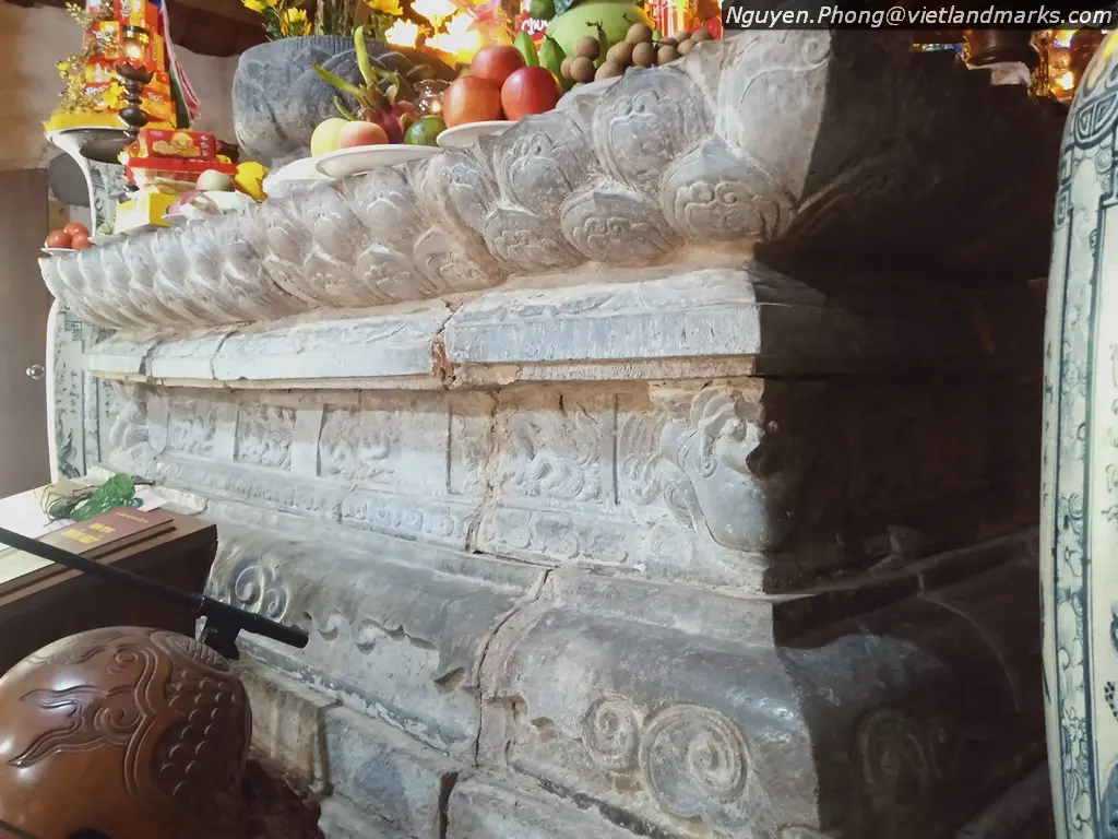 Bệ đá thời Trần Chùa Đại Quang
