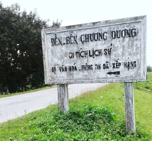 Bia di tích đền và Bến Chương Dương