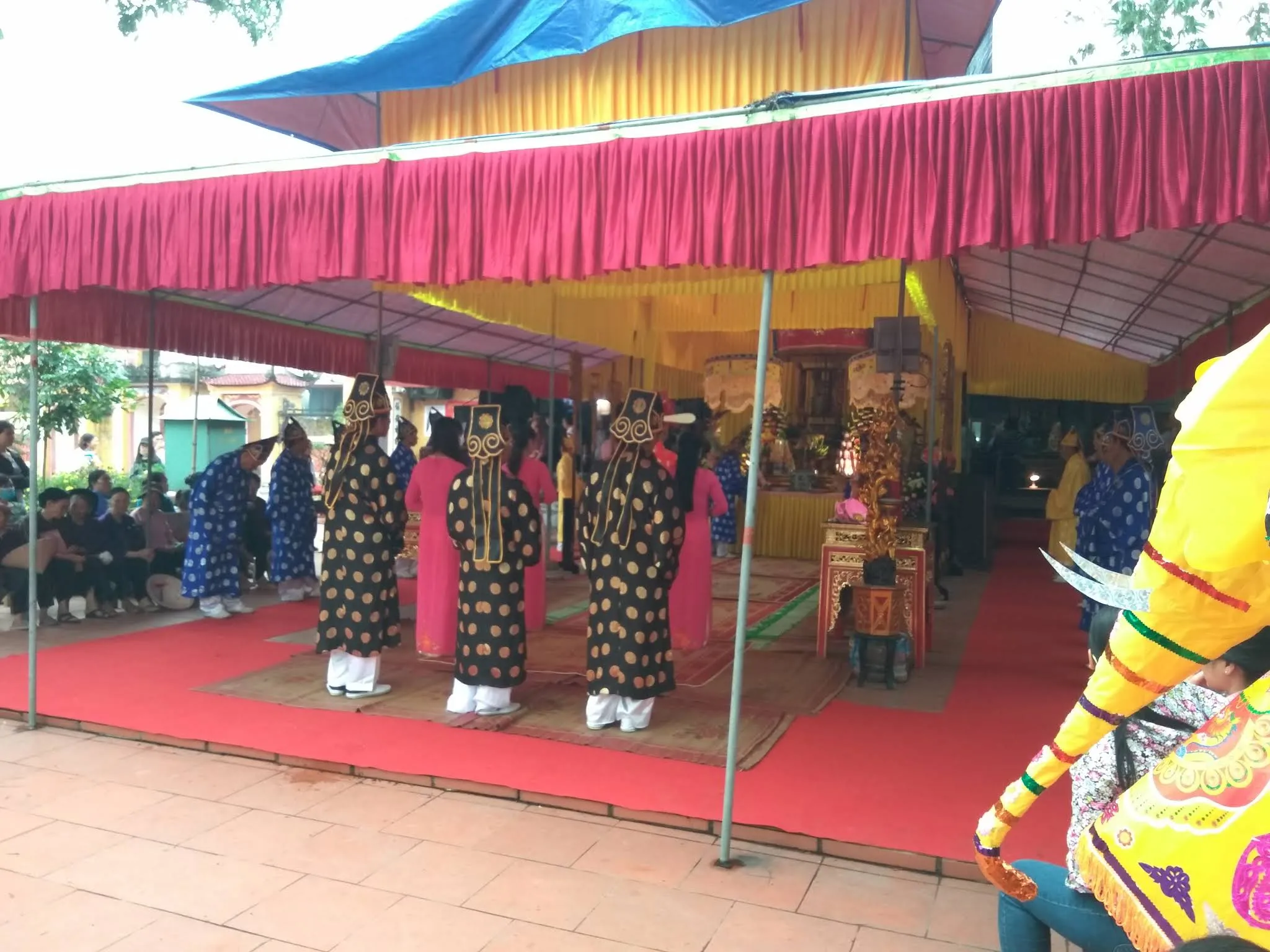 Khung cảnh tế lễ tại Hội đền Hệ
