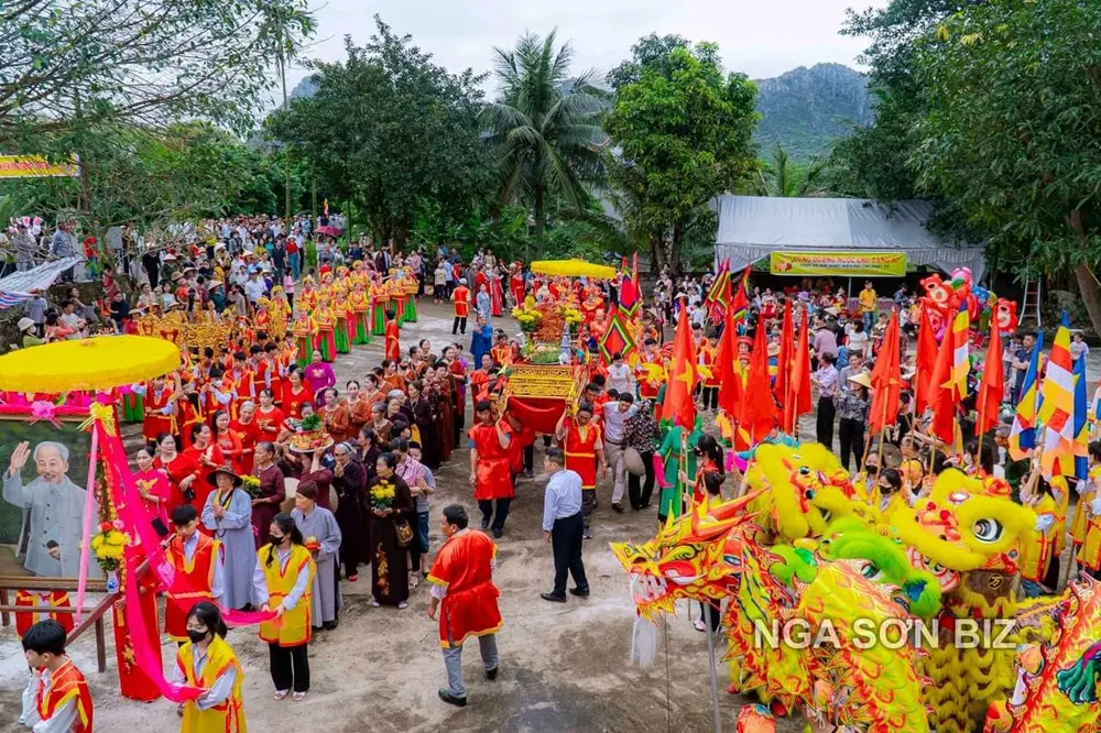 Nghi thức rước kiệu tại lễ hội chùa Hàn Sơn