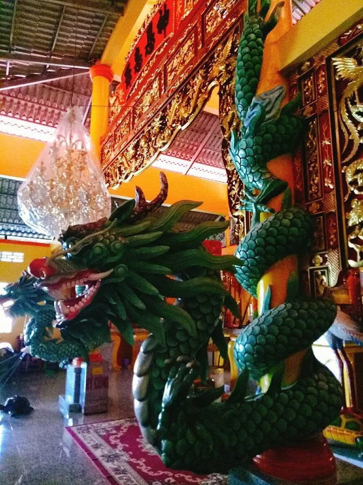 Phù điêu rồng bên trong Đình Cần Đăng