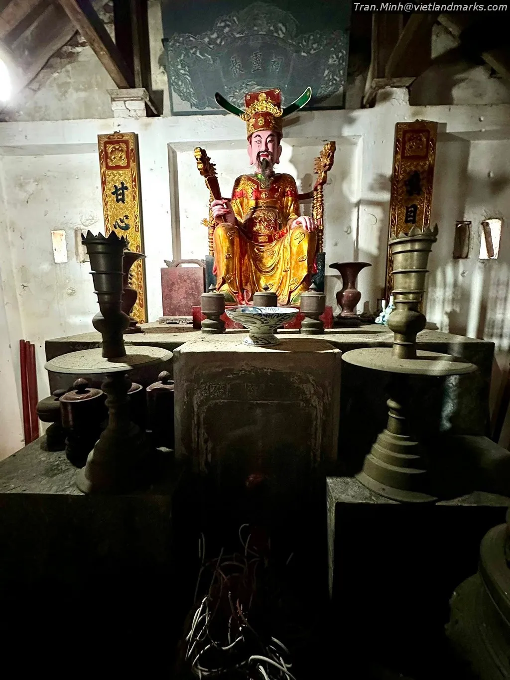 Ban thờ Đại vương Tể tướng Lữ gia tại Đình Mậu Duyệt