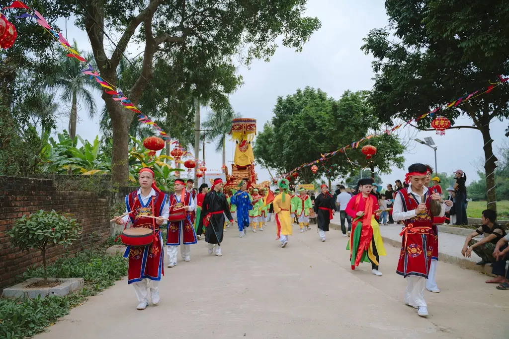 Đoàn rước tại Hội làng Đại Phẩm