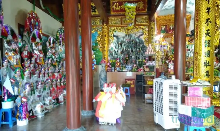 Bên trong Chùa Huỳnh Cung