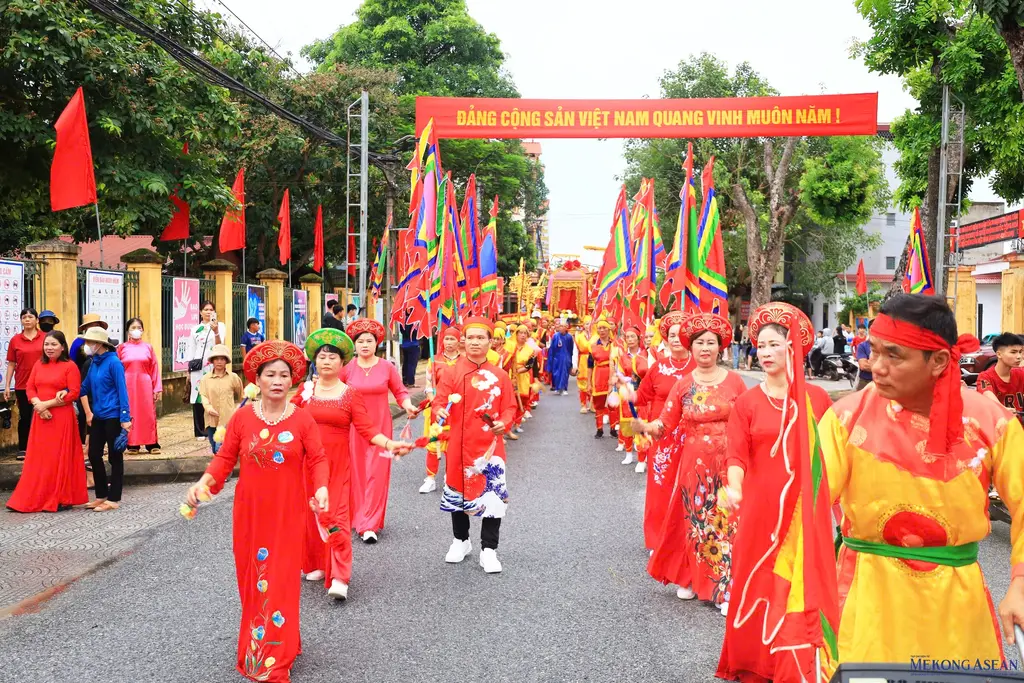 Lễ rước tại Lễ hội truyền thống Đền Đươi