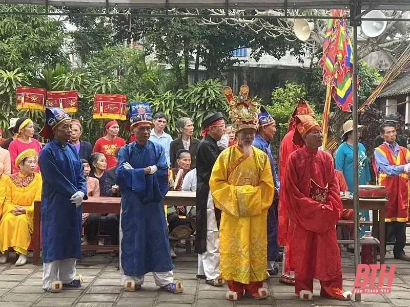 Chuẩn bị làm lễ tế tại Hội đình Phú Điền