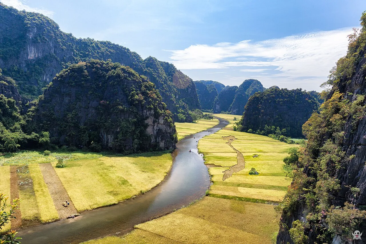 Tam Cốc nhìn từ trên cao