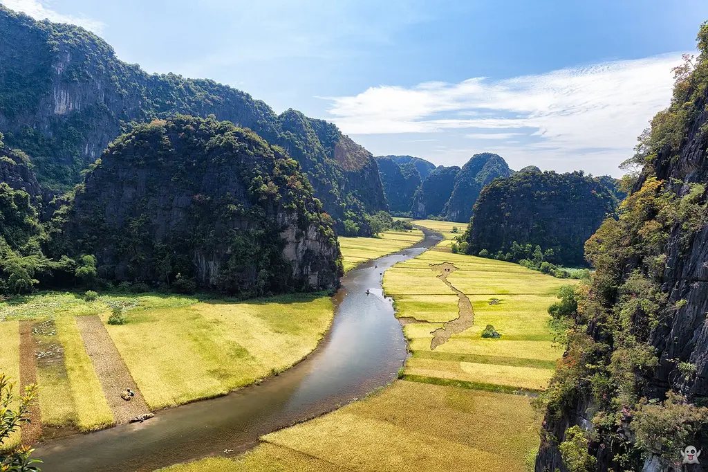 Tam Cốc nhìn từ trên cao