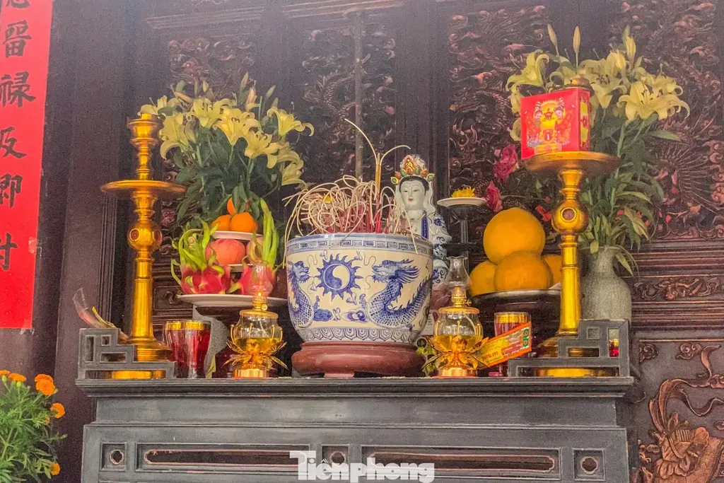 Đình Vũ Thạch là là nơi thờ Thánh Khỏa Ba Sơn, một vị tướng của Hai Bà Trưng