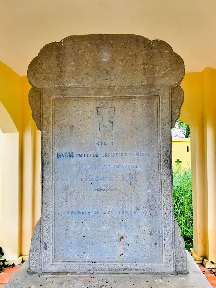 Bia đá tại Lăng Hoàng Gia