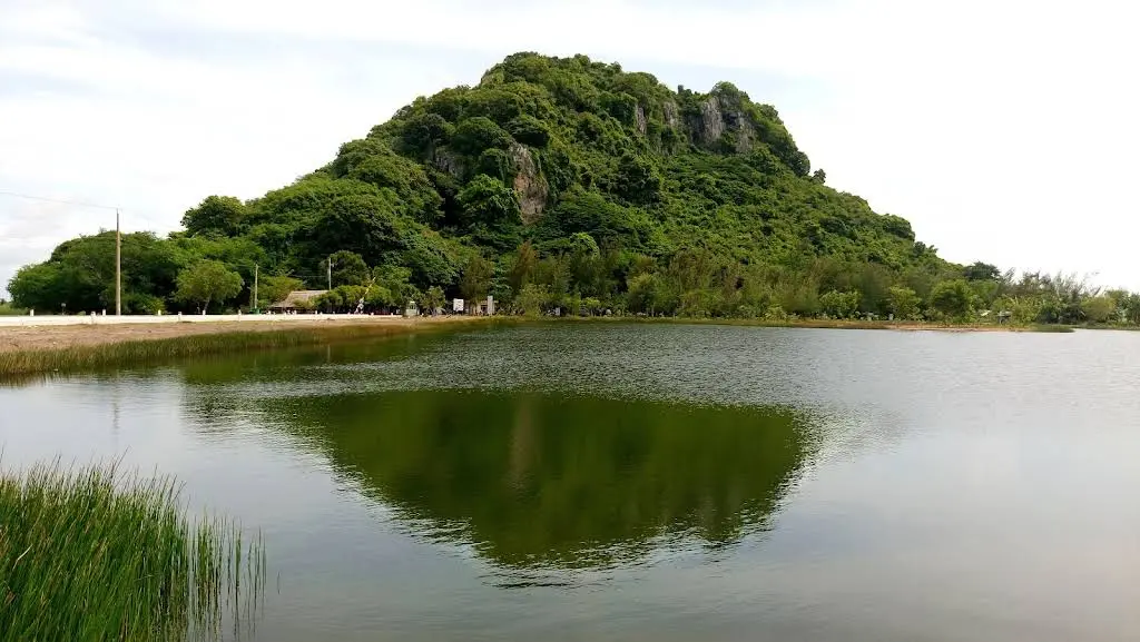 Cảnh quan di tích danh thắng Núi Đá Dựng