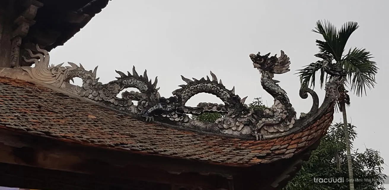 Cận cảnh kiến trúc mái Đình Văn La (Đình Hạ)