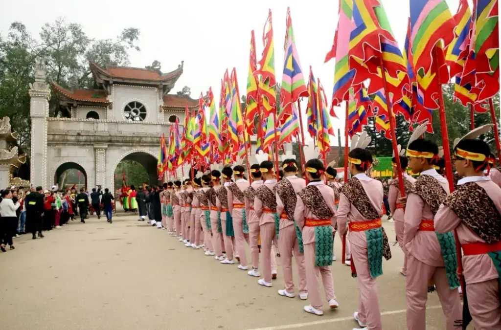 Rước kiệu từ Đình Đức Ông về Đền Mẫu Âu Cơ tại Lễ hội đền Mẫu Âu Cơ