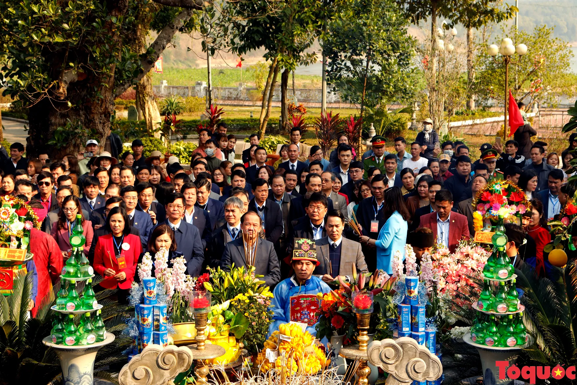 Lễ dâng hương Lễ hội Đền Đông Cuông