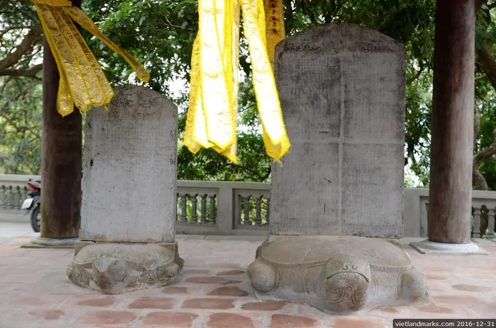 Hai bia đá cổ tại Chùa Thanh Mai