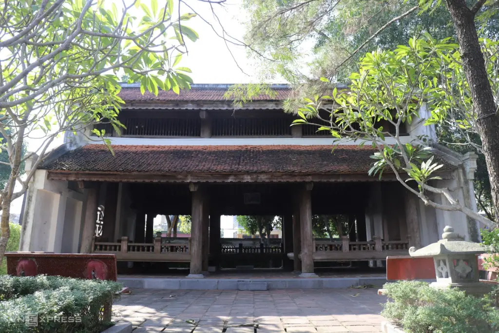 Nhà hát ca trù trong khu di tích Nhà Thờ Và Mộ Nguyễn Công Trứ