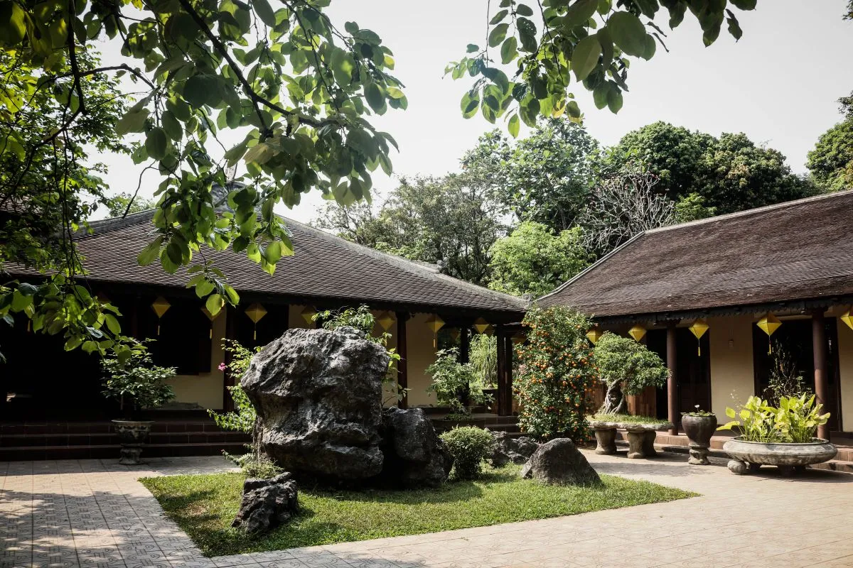 Khuôn viên Chùa Từ Hiếu