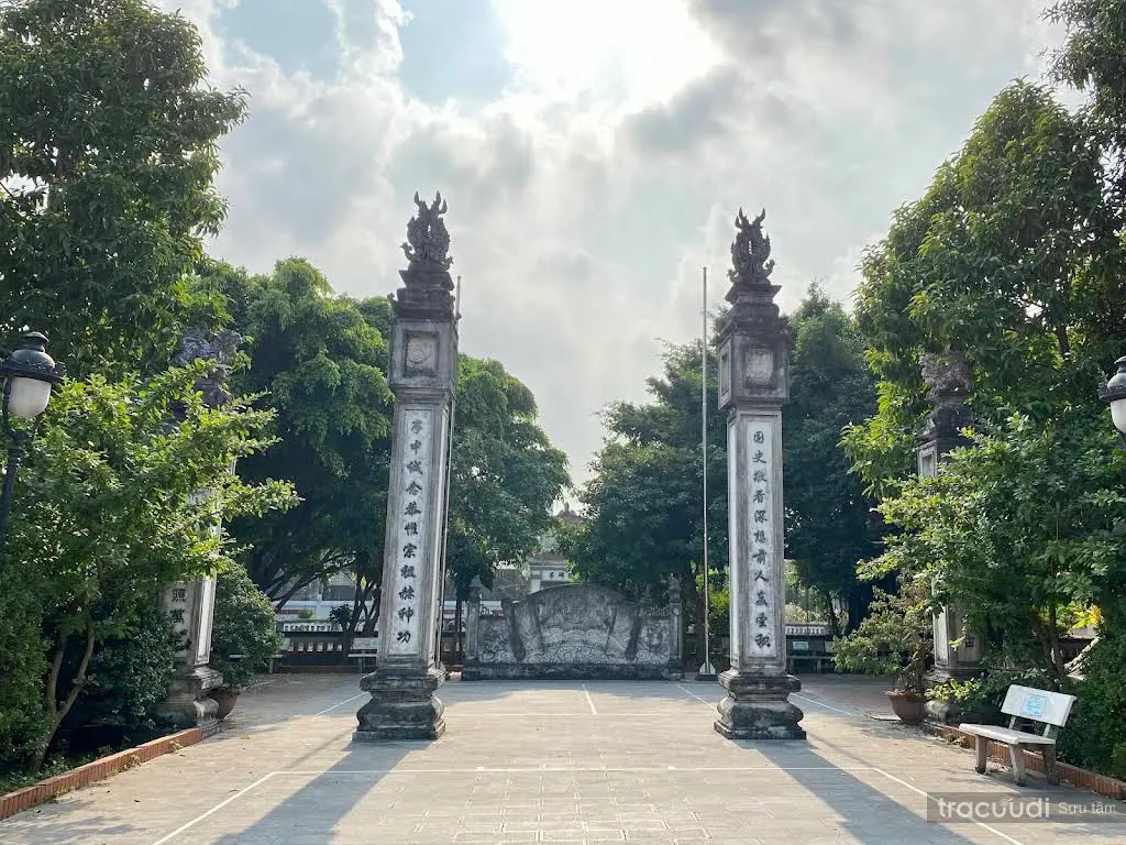 Không gian cảnh quan bên ngoài Đình Phúc Xá Bắc Biên