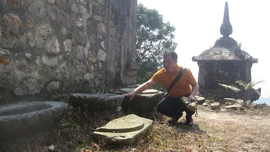 Những kệ đá, đài sen còn sót lại tại Chùa Ngọa Vân