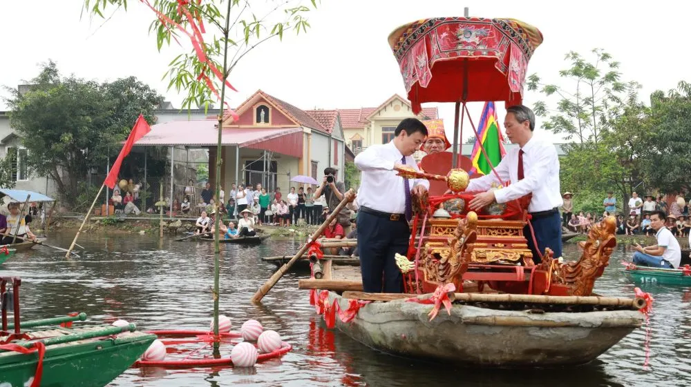Lễ rước nước tại Lễ hội Đền Thánh Nguyễn