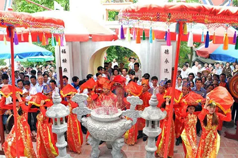 Lễ dâng hương tại Lễ hội đền Lê Khôi (hay Lễ hội đền Chiêu Trưng)