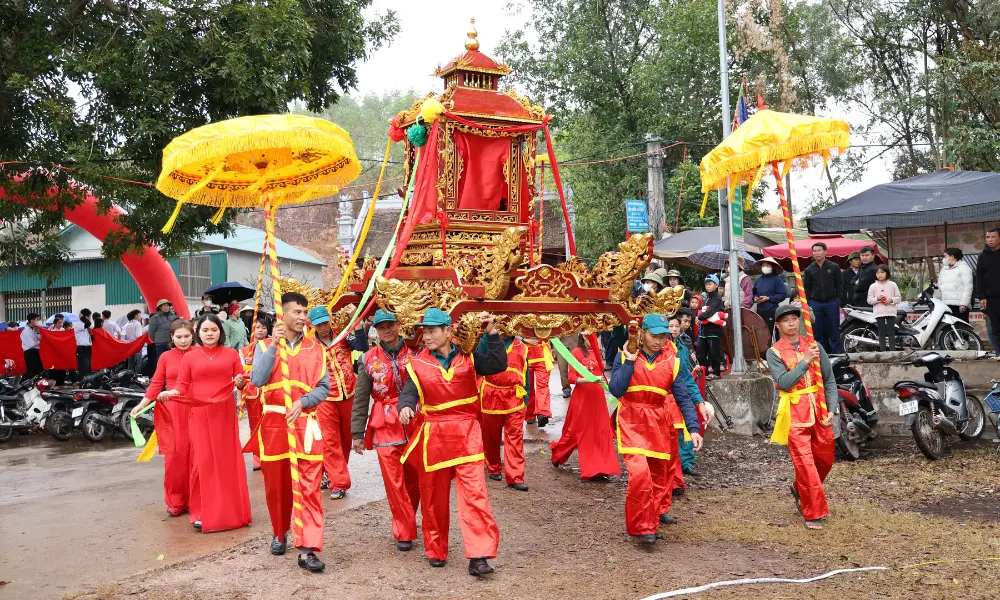 Nghi lễ rước tại Lễ hội Đền Dành