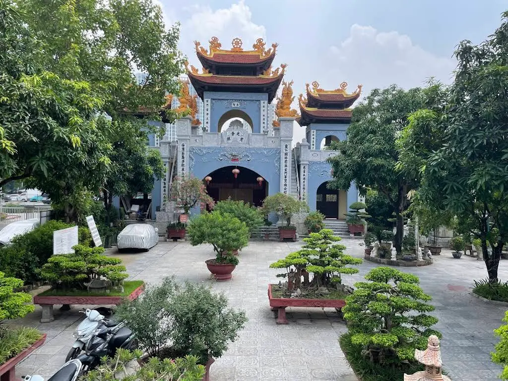 Cổng tam quan di tích Chùa Tứ Kỳ