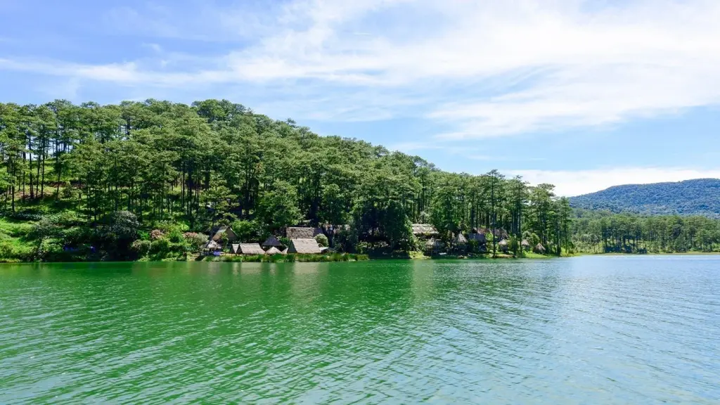 Cảnh quan Hồ Tuyền Lâm