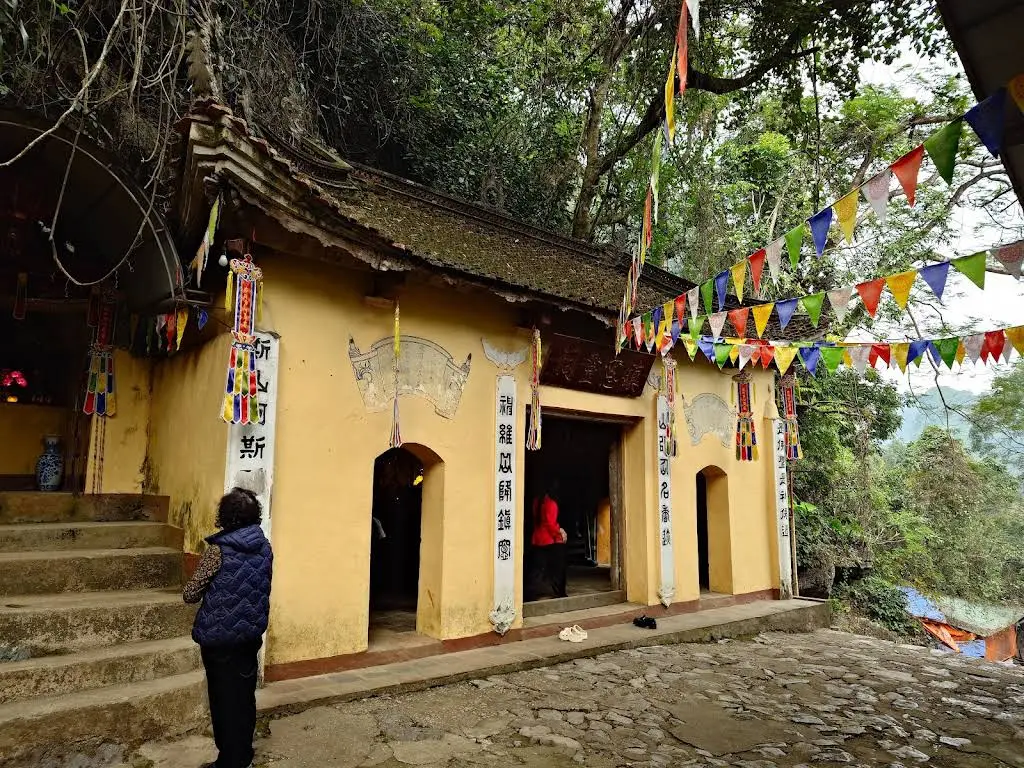 Cảnh quan di tích Đền Cửa Võng