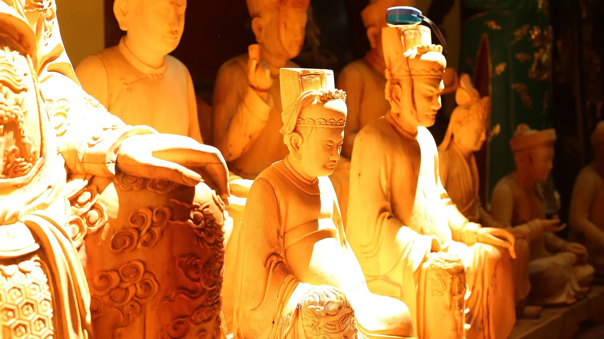 Sản phẩm tượng phật trong nhà nghệ nhân Nguyễn Viết Lợi