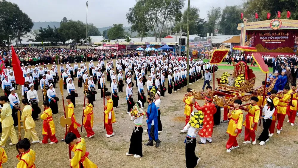 Màn trình tấu chiêng Mường của hơn 500 nghệ nhân tại Lễ hội Khai hạ